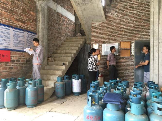 住建局对我县的燃气经营场所进行节前安全评估检查工作